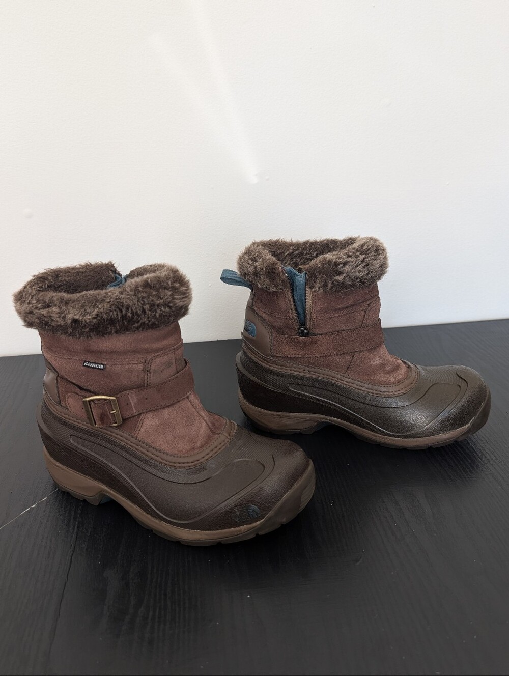 The North Face Chilkat III Pull On Winter Boots 8 US 39 EU Waterproof Suede Fur